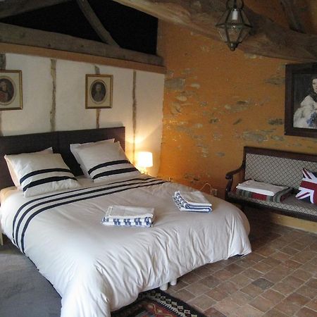 Bed and Breakfast Le Logis Des Tourelles Beaupréau Zimmer foto