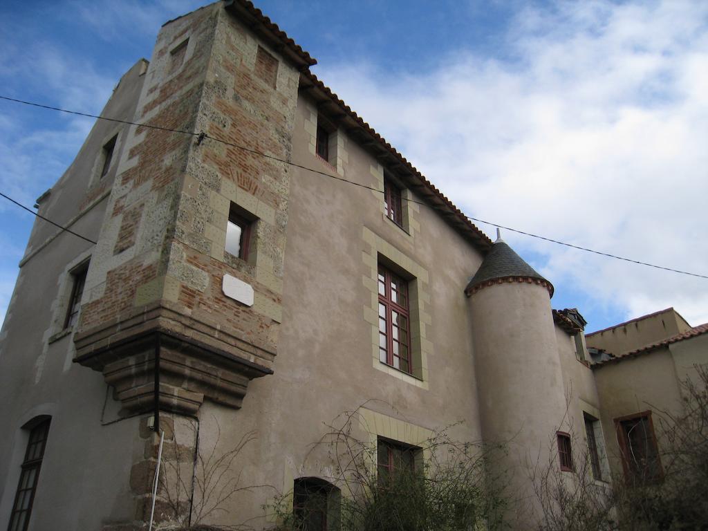 Bed and Breakfast Le Logis Des Tourelles Beaupréau Exterior foto